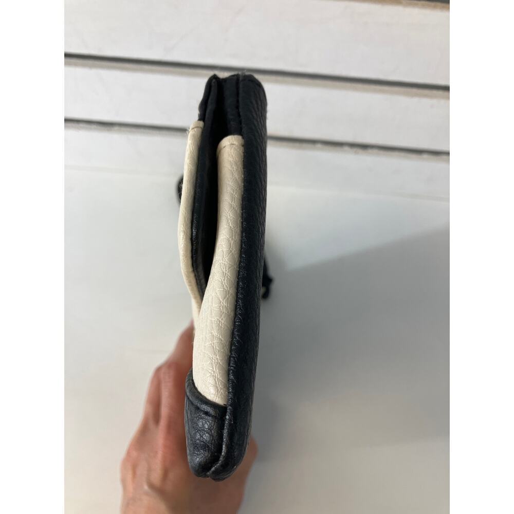 JESSICA SIMPSON BLACK, IVORY PVC LARGE WRISTLET - Picture 8 of 16